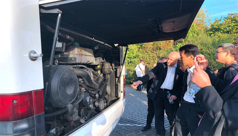 A Shengkundao Heavy Truck Engine gyártója üdvözli a nemzetközi ügyfelek látogatását. Hogyan lehet felhasználni a fejlett technológiákat a nehéz tehergépjármű -energiarendszer tartósságának és hatékony kimenetének optimalizálására?
